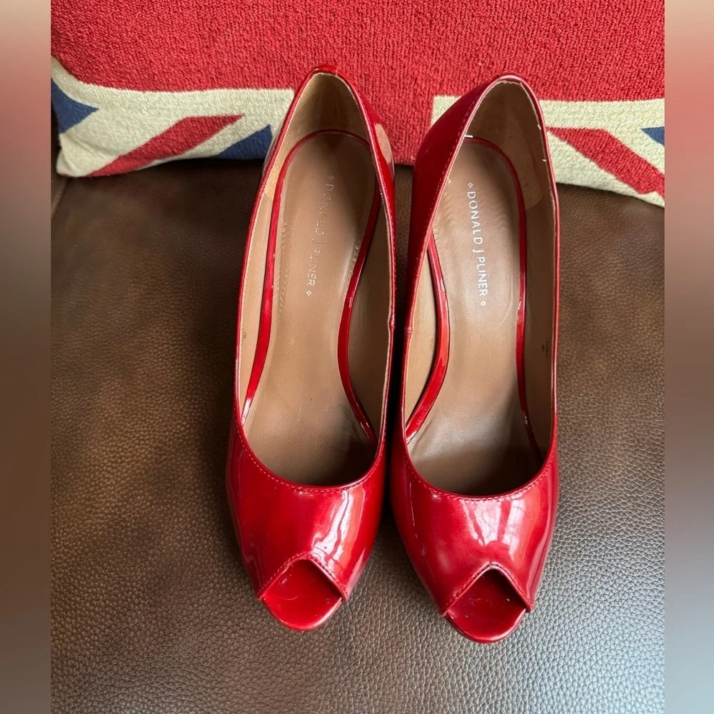 Donald Pliner Habiki Red 🔥Patent Snake Wedge - size 8 M